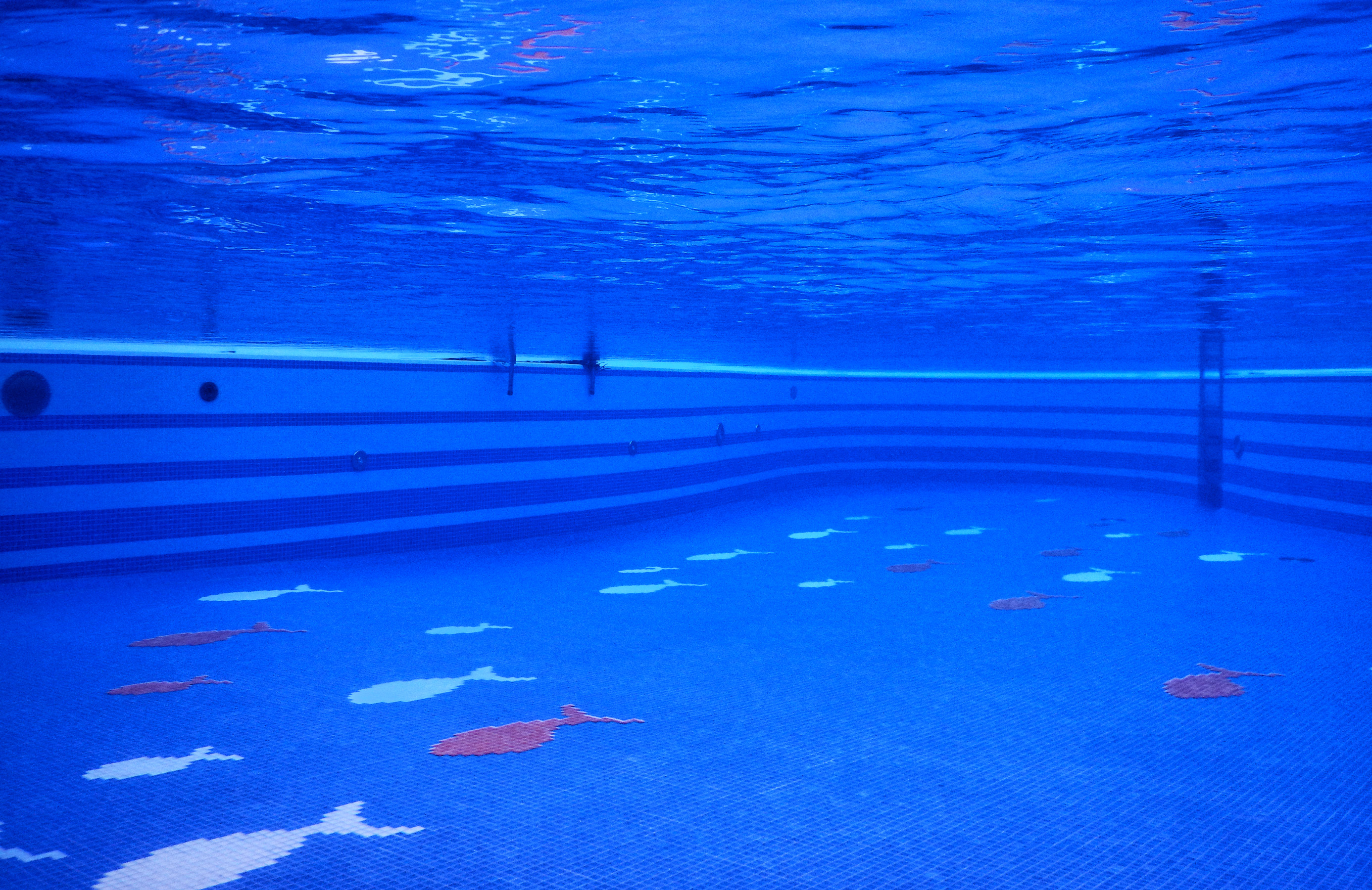 Vista submarina de la piscina terminada